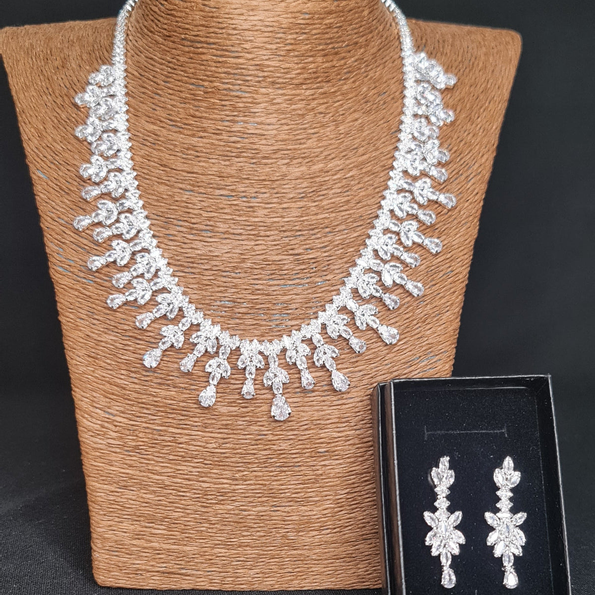Anathi Jewellery Set